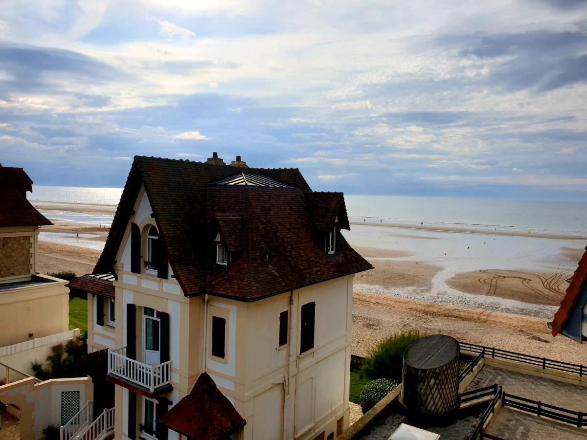 M2M Studio avec balcon - vue magnifique face campagne et côté mer - les pieds dans l eau! Blonville-sur-Mer Extérieur photo